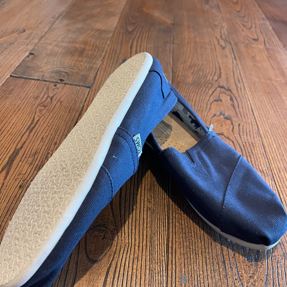 Tom’s navy shoes